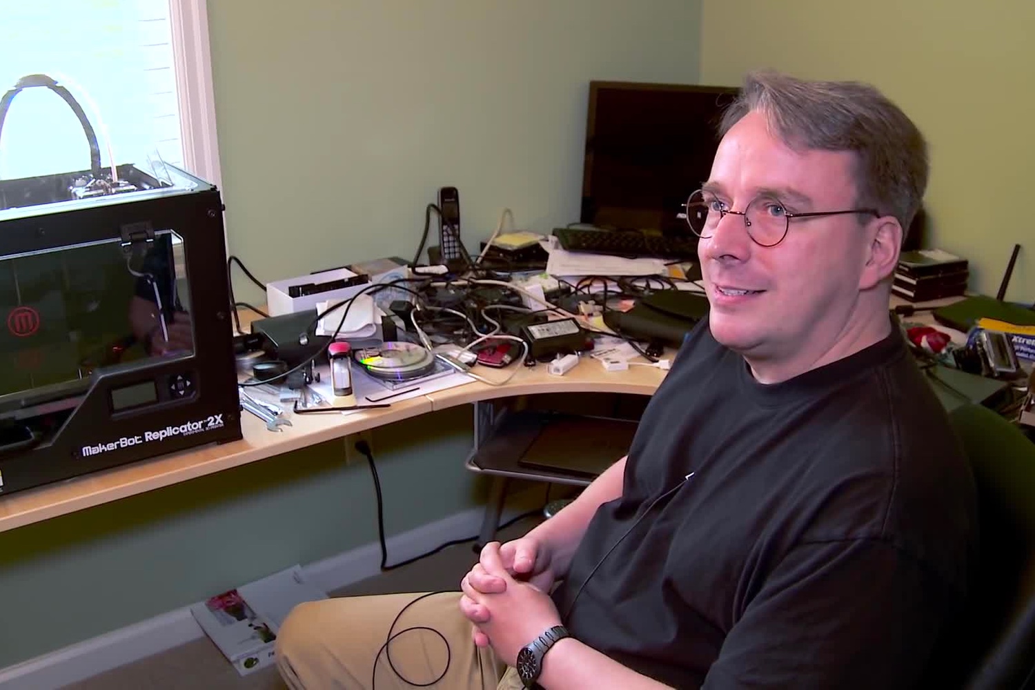 Linus-Torvalds-Office.jpeg